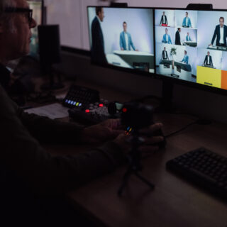 Een scherm met opnames van een webinar